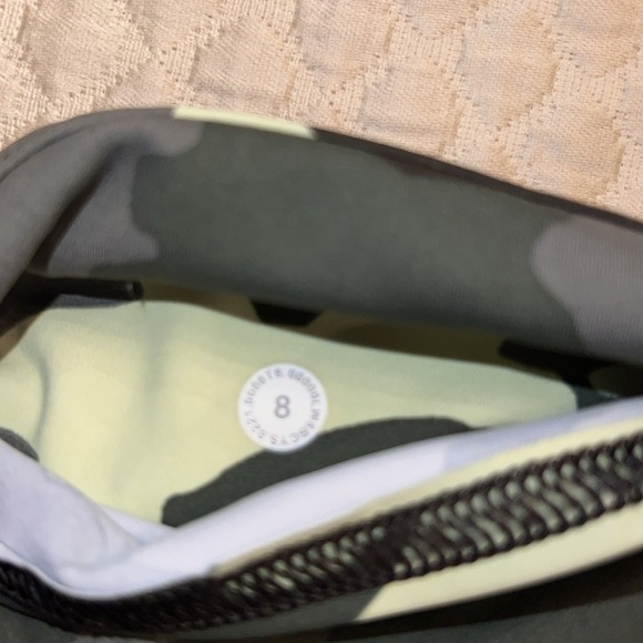 Lululemon Fast Free HR Crop 23 Green Camo Leggings Sz 8 Pockets Athletic - Picture 5 of 5